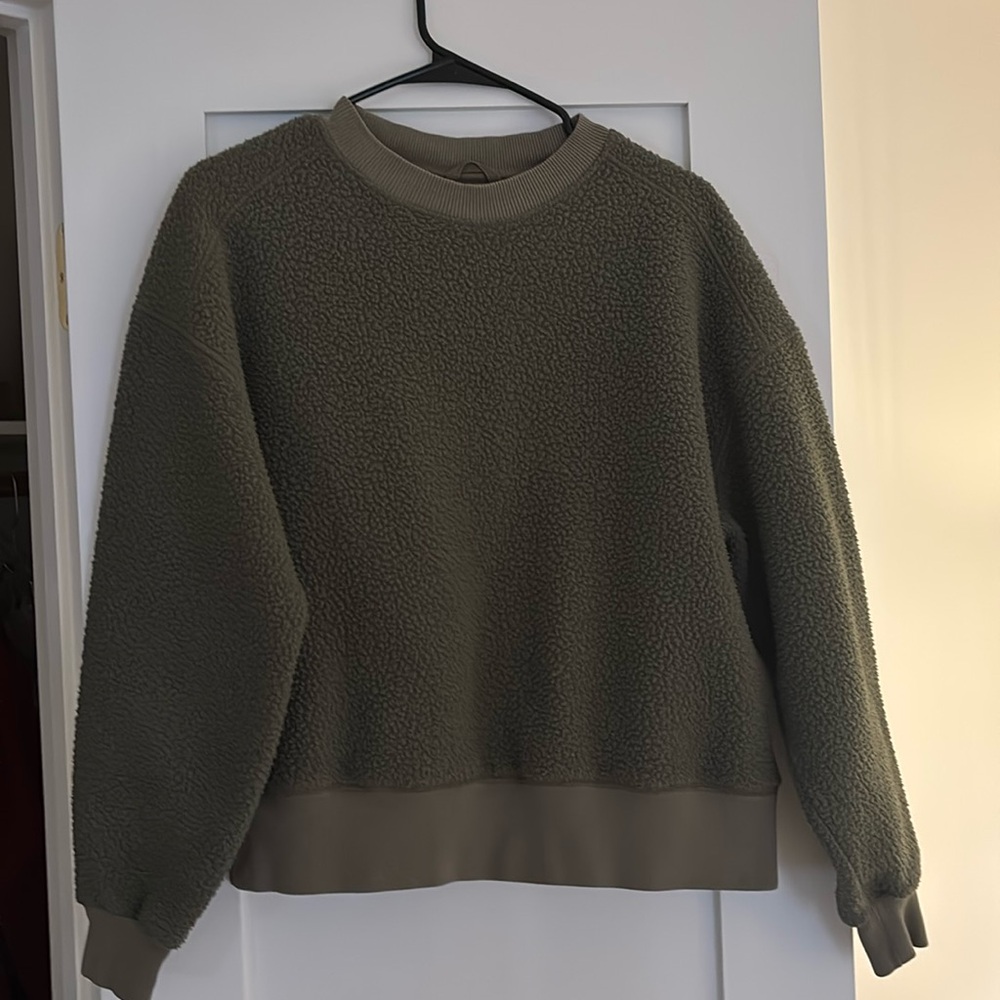 Everlane teddy bear sweatshirt, olive green, women’s small